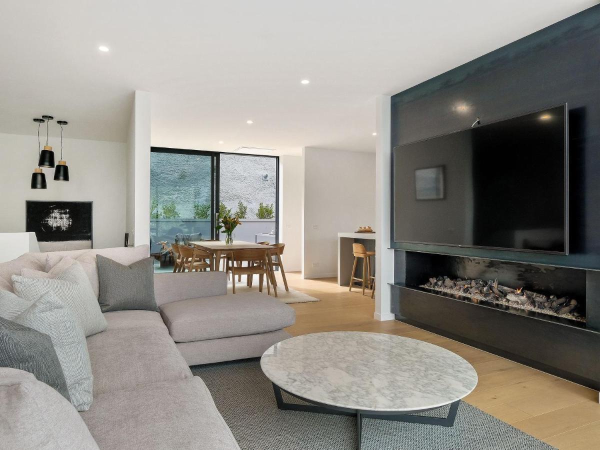 فيلا كوينستاونفي Luxury Townhouse On Woods Lane المظهر الخارجي الصورة