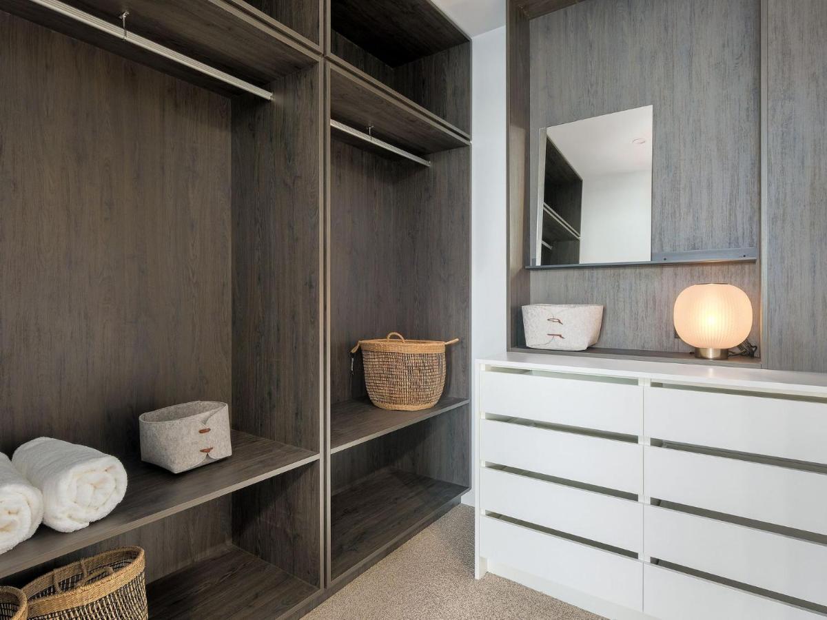 فيلا كوينستاونفي Luxury Townhouse On Woods Lane المظهر الخارجي الصورة